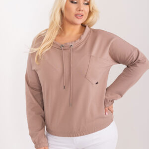 BLUZKA PLUS SIZE ZKIESZONKĄ –JASNOBRĄZOWA