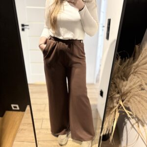 Czekoladowe spodnie z prostą nogawką